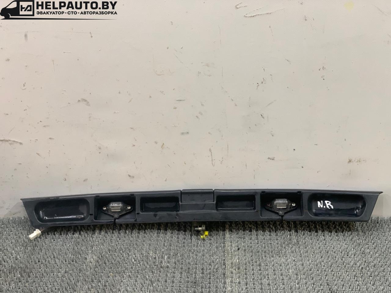 кнопка открытия багажника Nissan Primera P11 1998, 2.0 л., SR20DE, бензин, 5МКПП, серебристый, седан, передний привод - фото №1