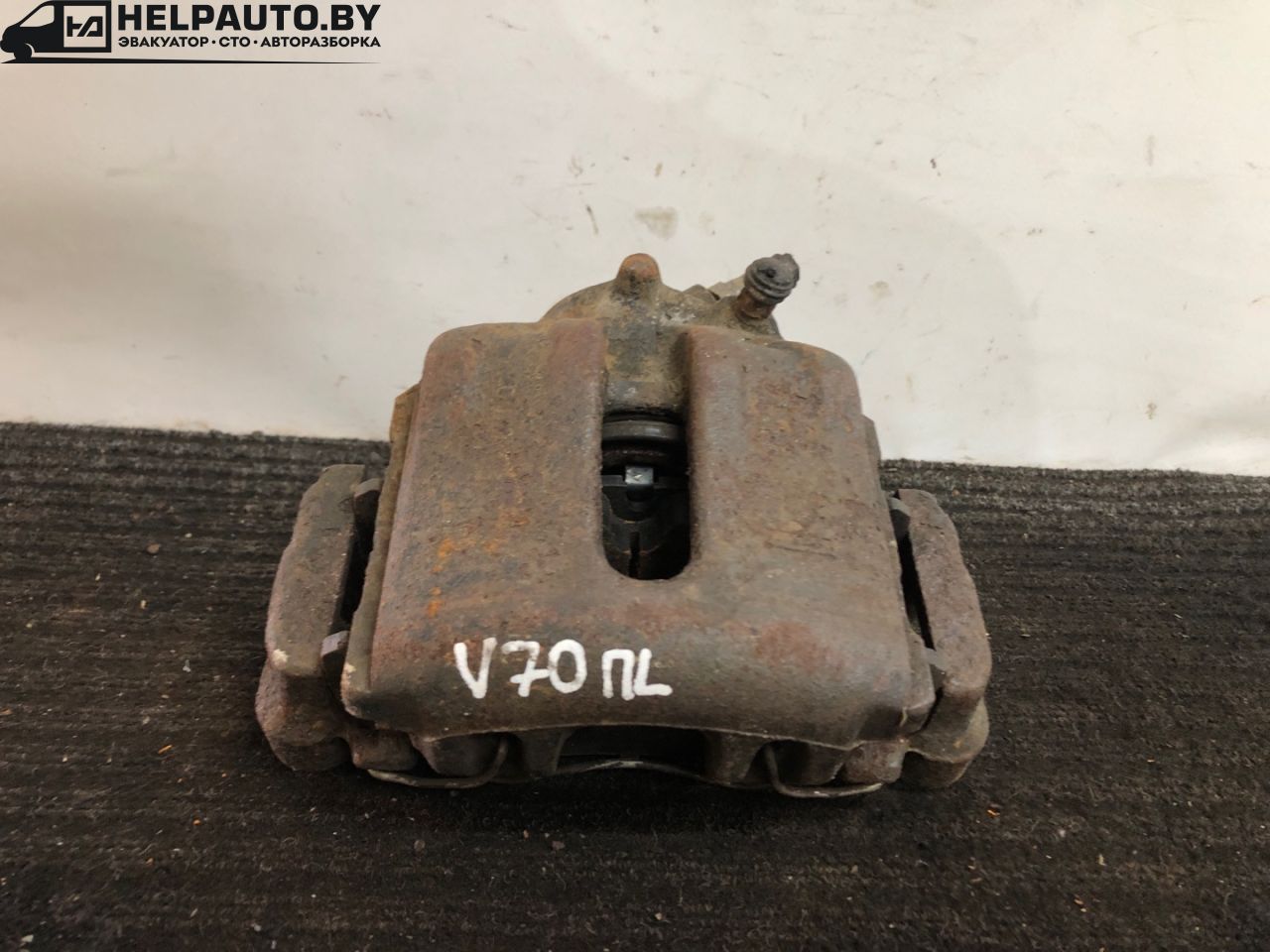 суппорт передний левый Volvo S70 1 поколение 2000, 2.5 л., D 5252 T, дизель, МКПП, черный, седан, передний привод - фото №1