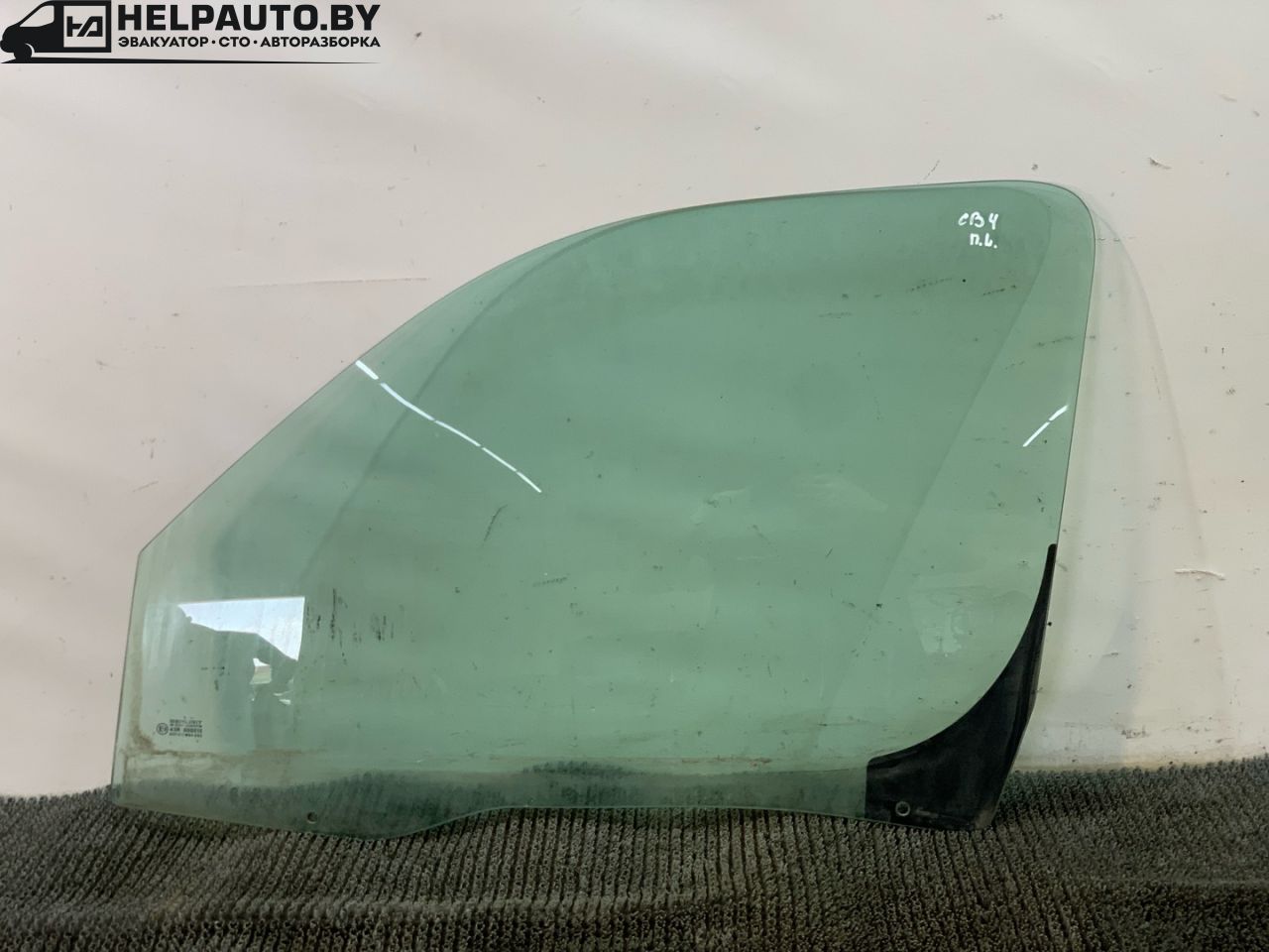 стекло двери передней левой Citroen Berlingo 1 поколение (M49) 1998, 1.9 л., DHX (XUD9TF/BTF), дизель, МКПП, белый, фургон, передний привод - фото №1