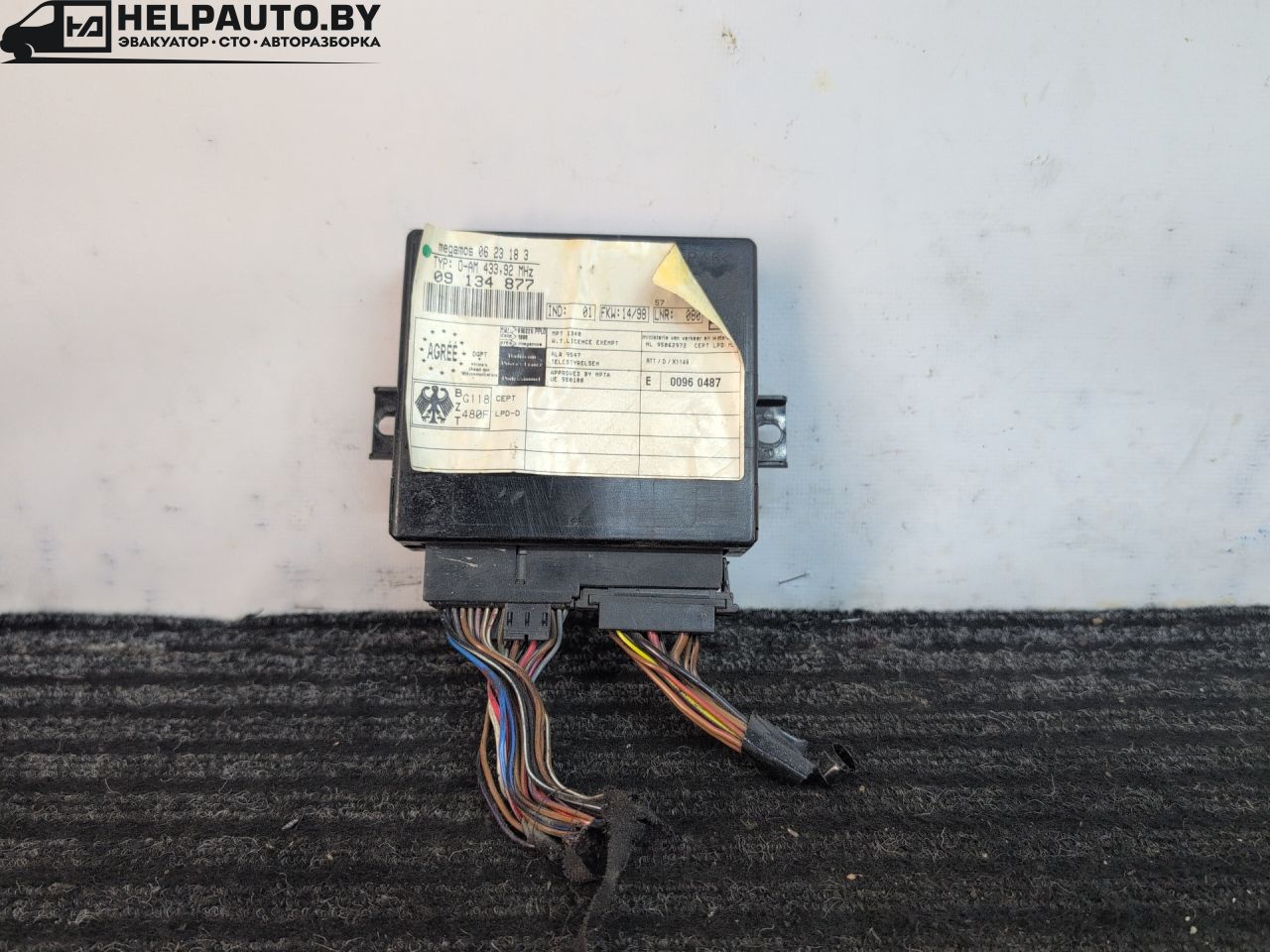 блок комфорта Opel Vectra B 1998, 1.8 л., бензин, МКПП, универсал, передний привод, 90134877 - фото №1