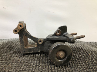 кронштейн генератора Ford Mondeo 1 поколение 1996, 2.0 л., бензин, МКПП, серебристый, седан, передний привод