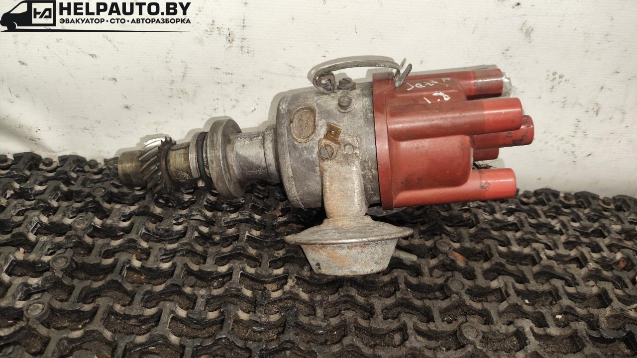 распределитель зажигания (трамблёр) Audi 80 B3 89/B3 1991, 1.8 л., бензин, МКПП, серебристый, седан, передний привод, 0237020109, 027905205F - фото №1