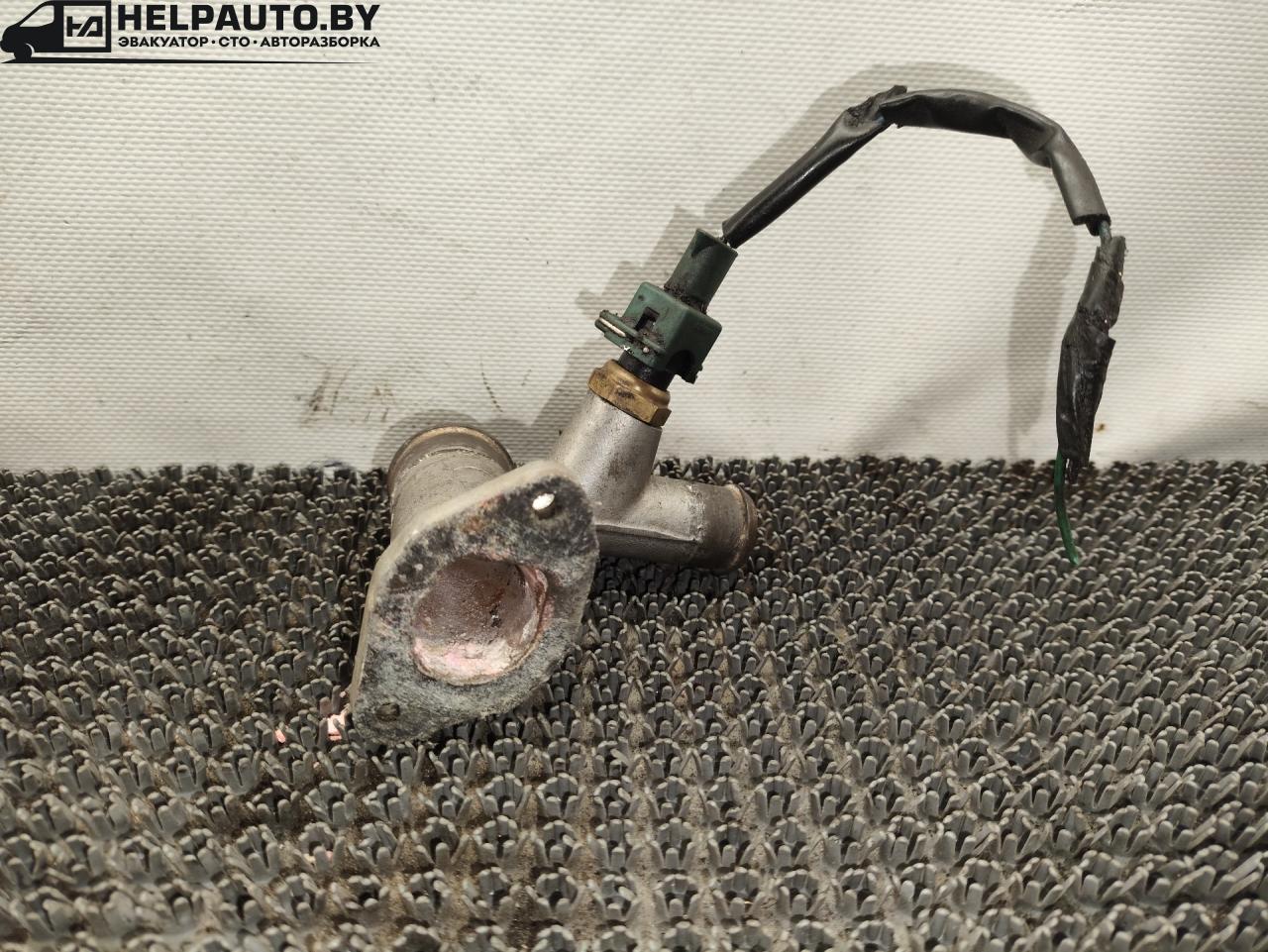 фланец (тройник) системы охлаждения Rover 400 Series 2 поколение 1996, 1.6 л., 16 K4F, бензин, МКПП, серебристый, седан, передний привод - фото №1