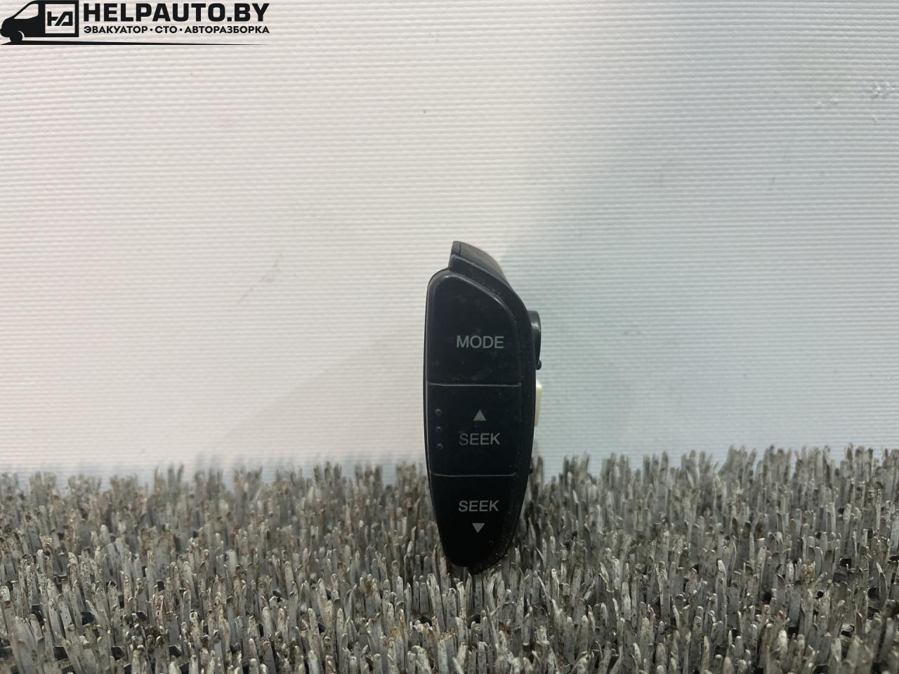 панель управления магнитолой Hyundai Terracan 1 поколение 2003, 2.5 л., D4BH, дизель, АКПП, серебристый, внедорожник 5 дв., полный подключаемый привод, 96710-39000 - фото №1