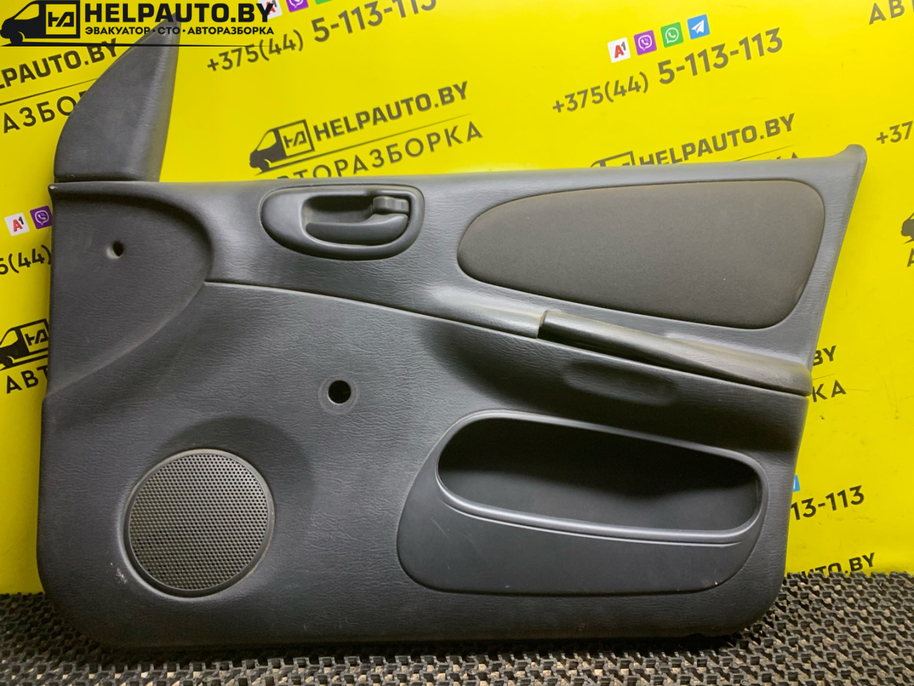 обшивка двери передняя правая Dodge Neon 2 поколение 2004, 2.0 л., бензин, АКПП, красный, седан, LIKVIDACIYA, SKLADA - фото №1