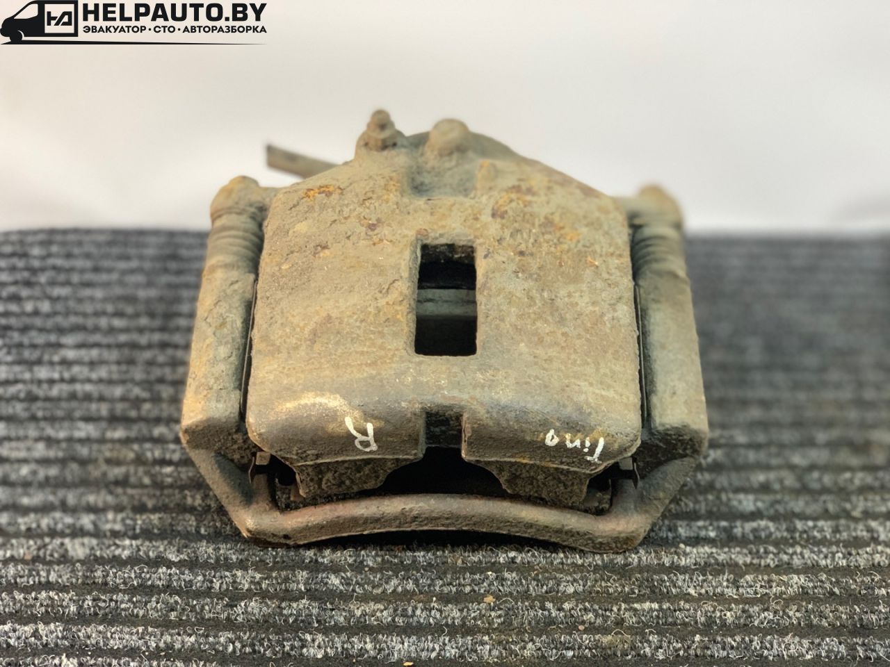 суппорт передний правый Nissan Almera Tino V10 2001, 2.2 л., YD22DDT, дизель, МКПП, берюзовый, минивэн, передний привод - фото №1