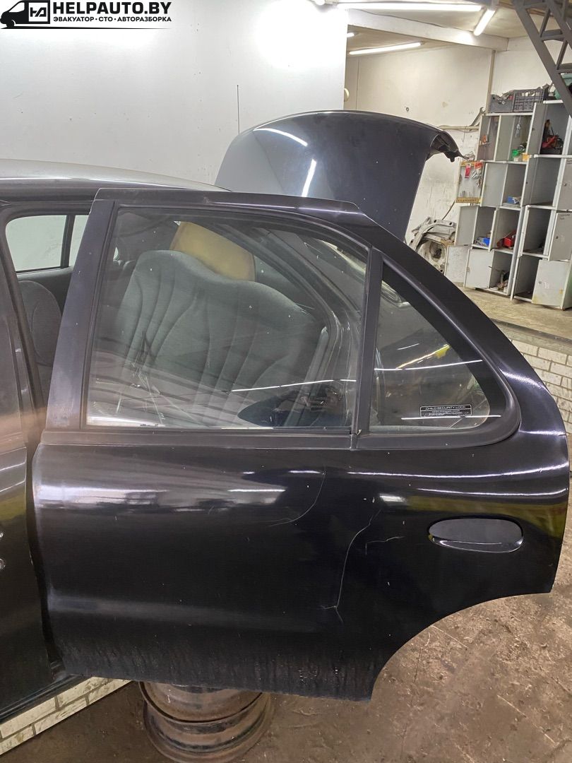 замок двери задней правой Pontiac Sunfire 1 поколение 1999, 2.2 л., бензин, АКПП, черный, передний привод - фото №1