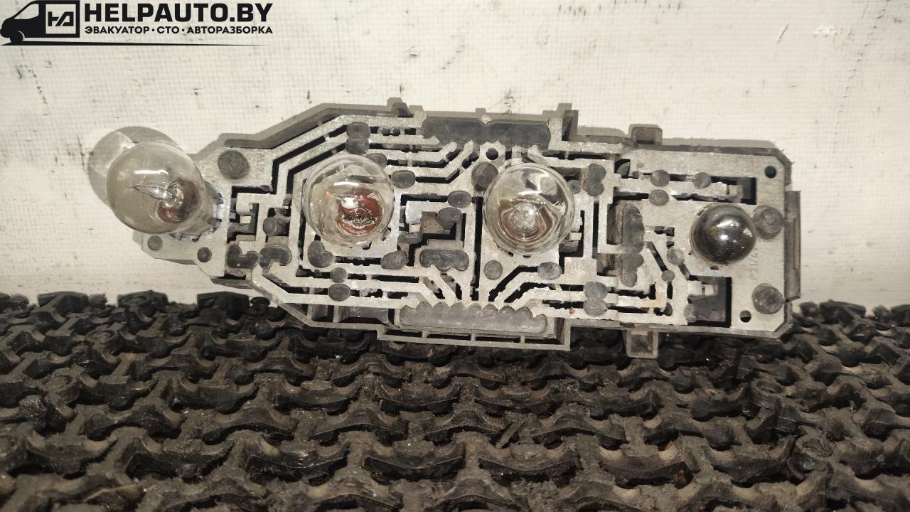 панель заднего правого фонаря Volkswagen Golf 3 поколение 1995, 1.9 л., AEY, дизель, МКПП, белый, универсал, передний привод, 1H9945257 - фото №1