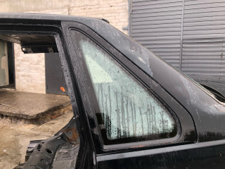 стекло кузовное боковое левое Volvo S70 1 поколение 2000, 2.5 л., D 5252 T, дизель, МКПП, черный, седан, передний привод