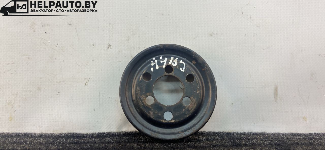 шкив помпы Audi A4 B5 1999, 1.8 л., бензин, АКПП, черный, универсал, передний привод - фото №1