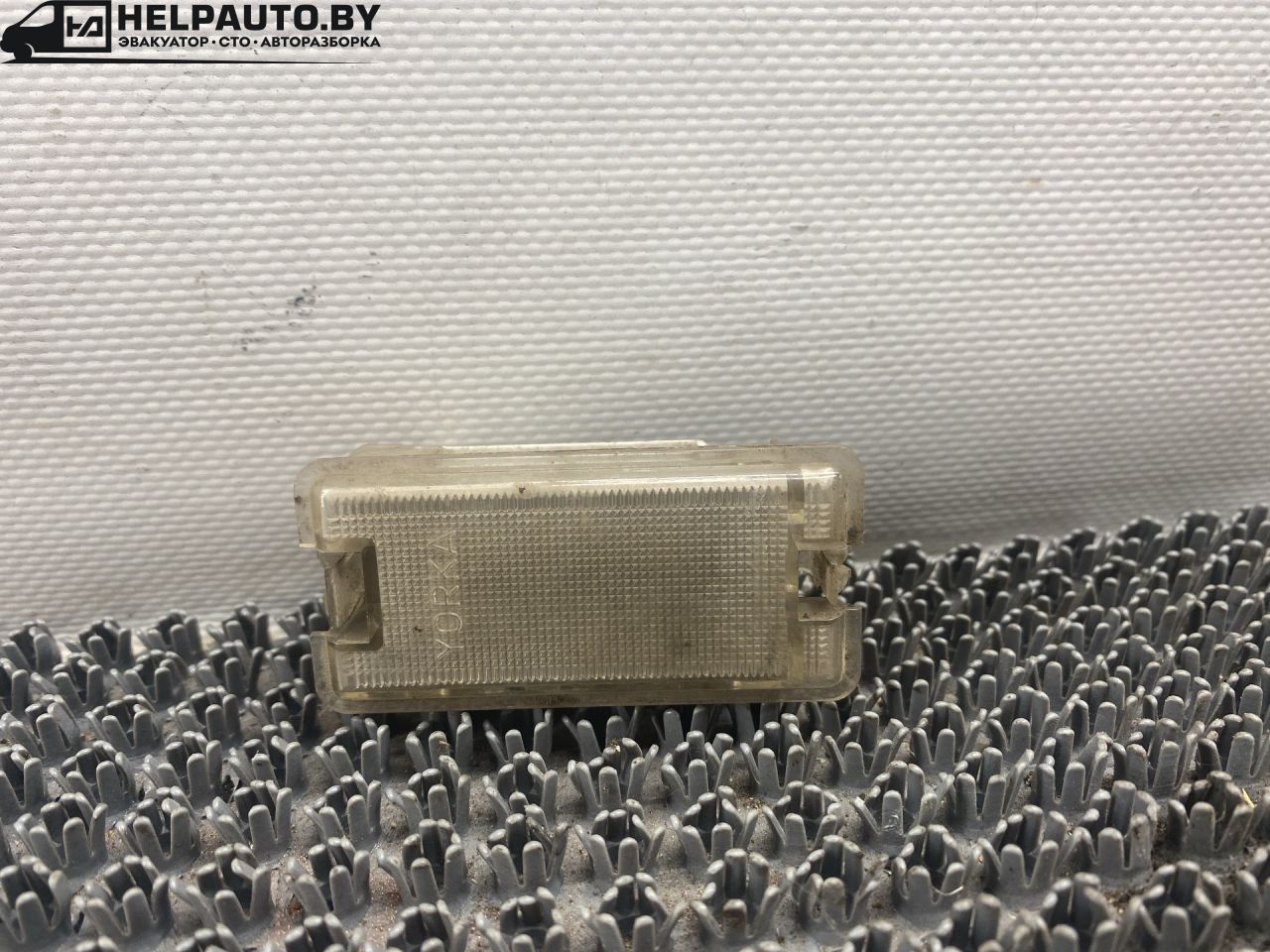 плафон багажника Renault Laguna 1 поколение 1994, 2.0 л., F3R 200, бензин, МКПП, бордовый, хетчбэк 5 дв., передний привод - фото №1