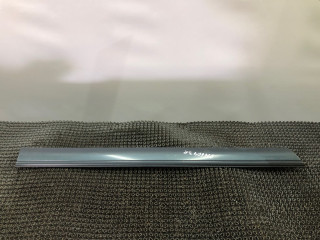 молдинг двери задней правой Mercedes-Benz C-Класс W202/S202 [рестайлинг] W202 1997, 2.2 л., OM 604.910, дизель, МКПП, темно зеленный металлик, седан, задний привод, A2026908662