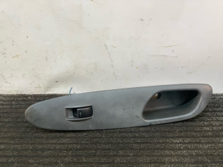 кнопка стеклоподъемника переднего правого Daewoo Nubira J100 1998, 1.6 л., i, A16DMS, бензин, МКПП, зелёный металлик, хетчбэк 5 дв., передний привод