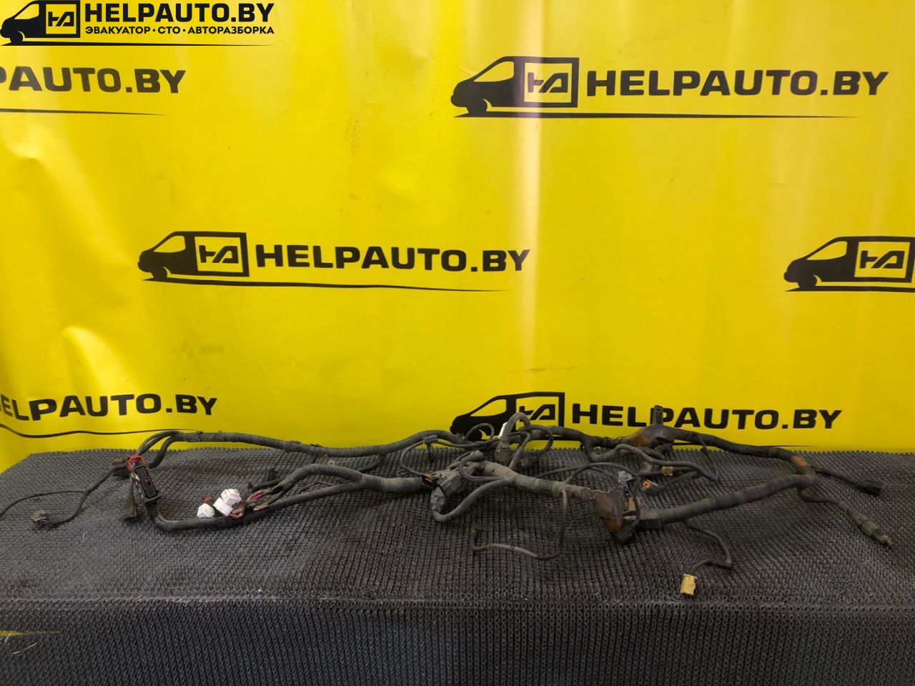 проводка салона Kia Sorento 1 поколение 2005, 2.4 л., G4JS, бензин, МКПП, красный, внедорожник 5 дв., полный подключаемый привод, Y019 - фото №1