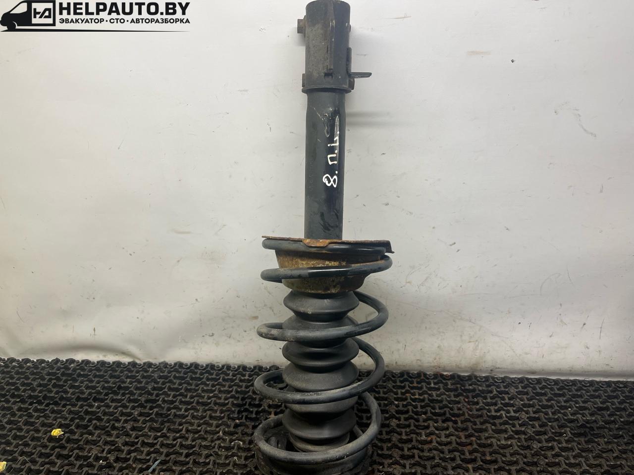 стойка передняя левая Volvo 460 1 поколение 1993, 2.0 л., бензин, МКПП, зелёный, седан, передний привод - фото №1