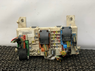 блок предохранителей Ford Focus 2 поколение [рестайлинг] 2009, 1.6 л., бензин, МКПП, черный, универсал, передний привод