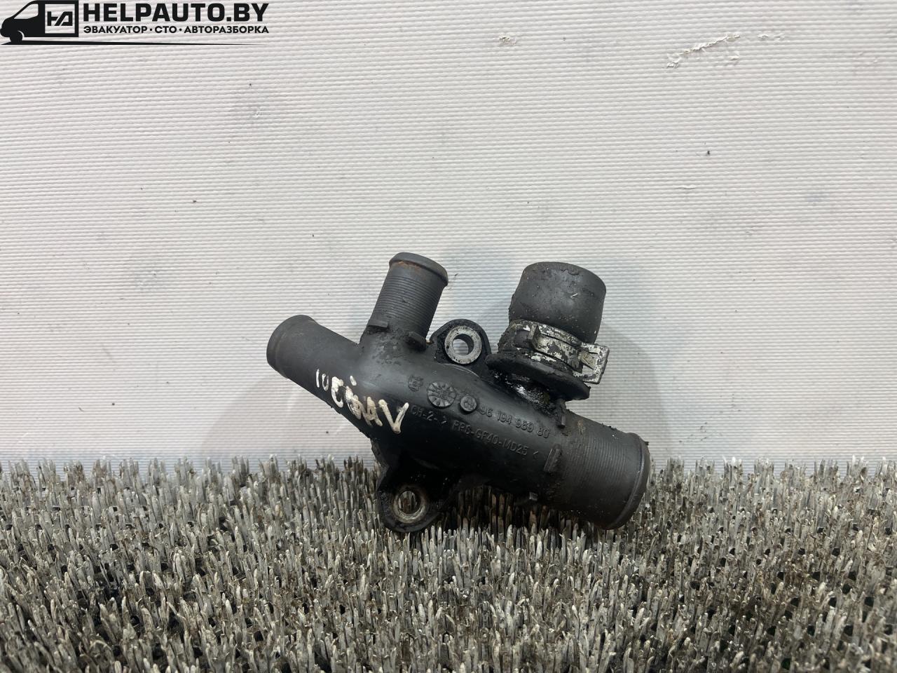 фланец (тройник) системы охлаждения Peugeot 406 1 поколение (1995 - 1999), 1.9 л., DHX (XUD9TE), дизель, МКПП, передний привод, 9619498980 - фото №1