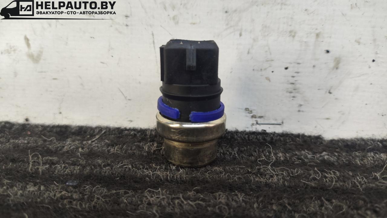 датчик температуры охлаждающей жидкости Volkswagen Passat B3 1991, 1.8 л., бензин, МКПП, белый, седан, передний привод, 30616 - фото №1