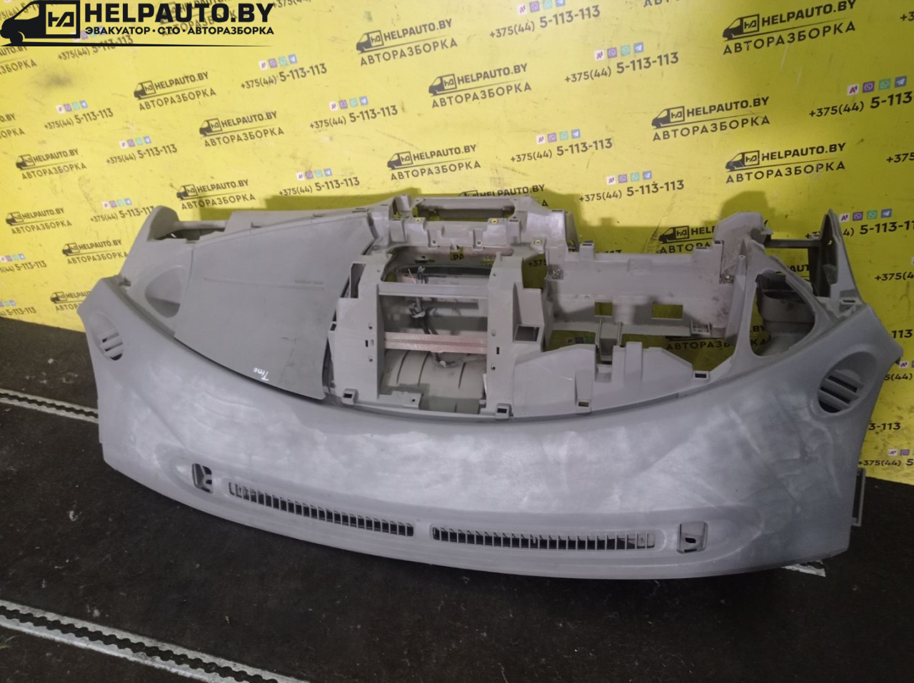 панель передняя салона (торпедо) Nissan Almera Tino V10 2001, 2.2 л., YD22DDT, дизель, МКПП, берюзовый, минивэн, передний привод - фото №1
