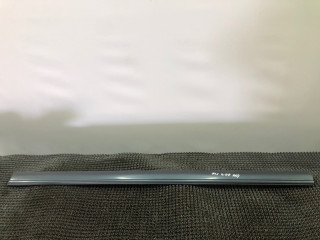 молдинг двери передней правой Mercedes-Benz C-Класс W202/S202 [рестайлинг] W202 1997, 2.2 л., OM 604.910, дизель, МКПП, темно зеленный металлик, седан, задний привод, A2026908262