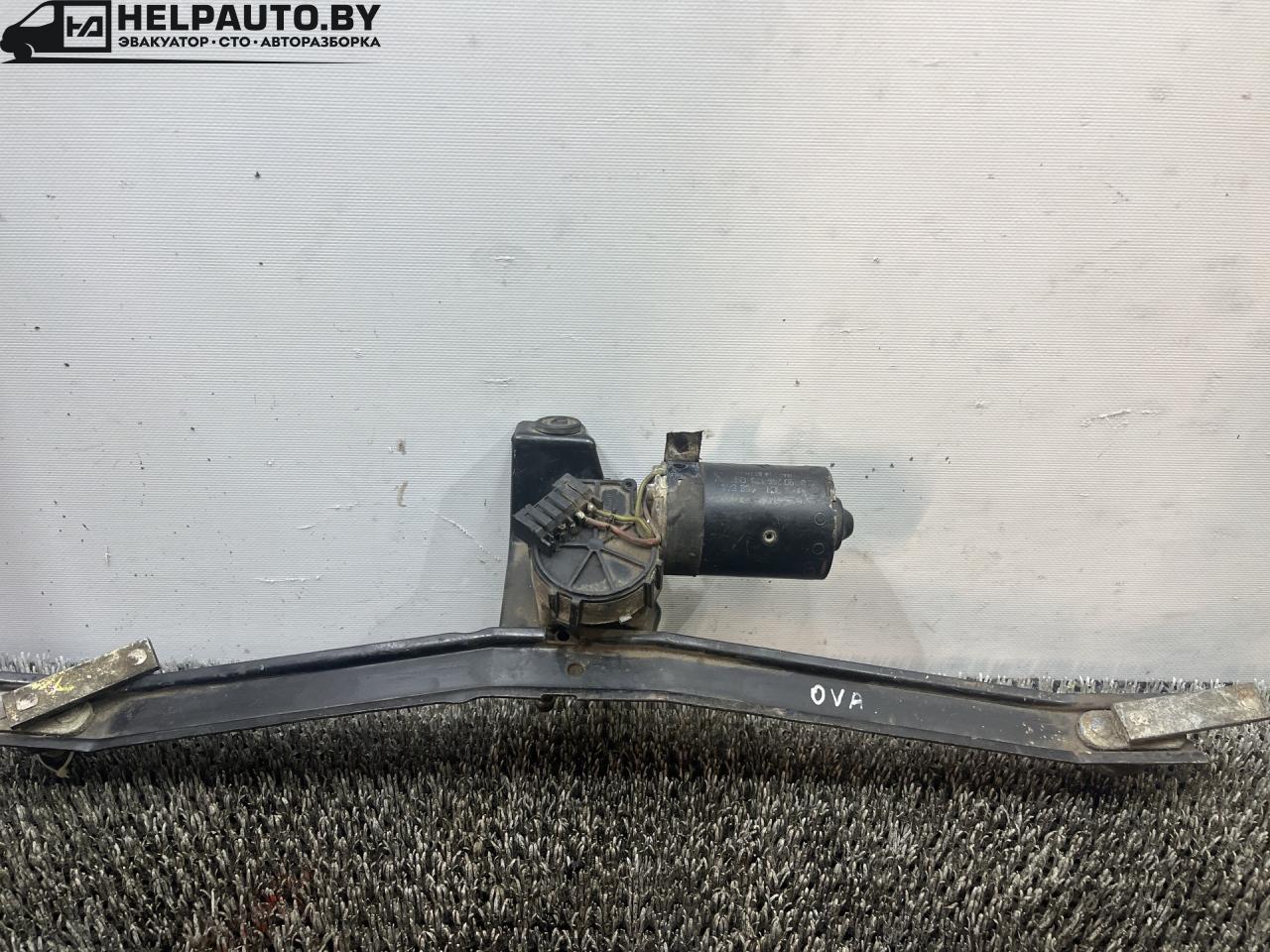 моторчик передних стеклоочистителей (дворников) Audi 80 8C/B4 1994, 2.0 л., бензин, МКПП, зеленый, седан, передний привод, 0390246436 - фото №1