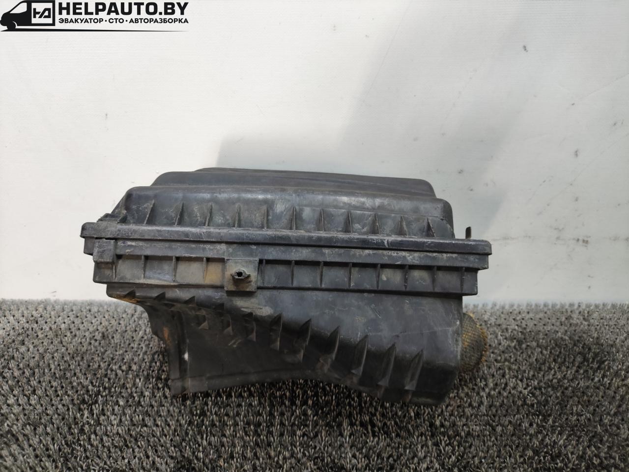 корпус воздушного фильтра Opel Vectra B 1998, 1.8 л., бензин, МКПП, мокрый асфальт, универсал, 90499599 - фото №1