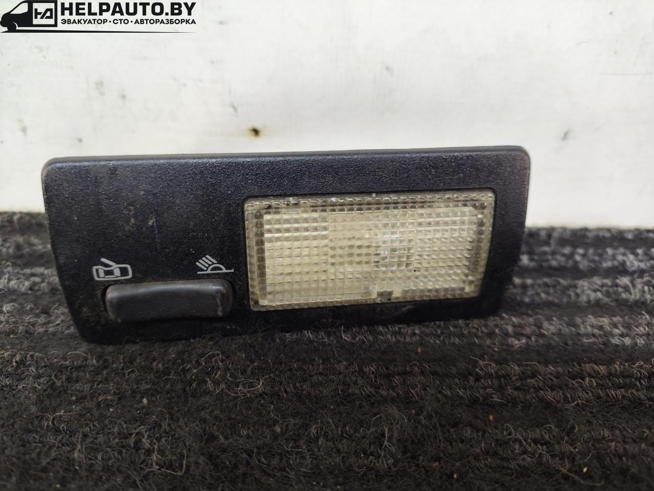 фонарь салона (плафон) Volkswagen Passat B3 1991, 1.8 л., бензин, МКПП, белый, седан, передний привод, 357947291, ULO7210117 - фото №1