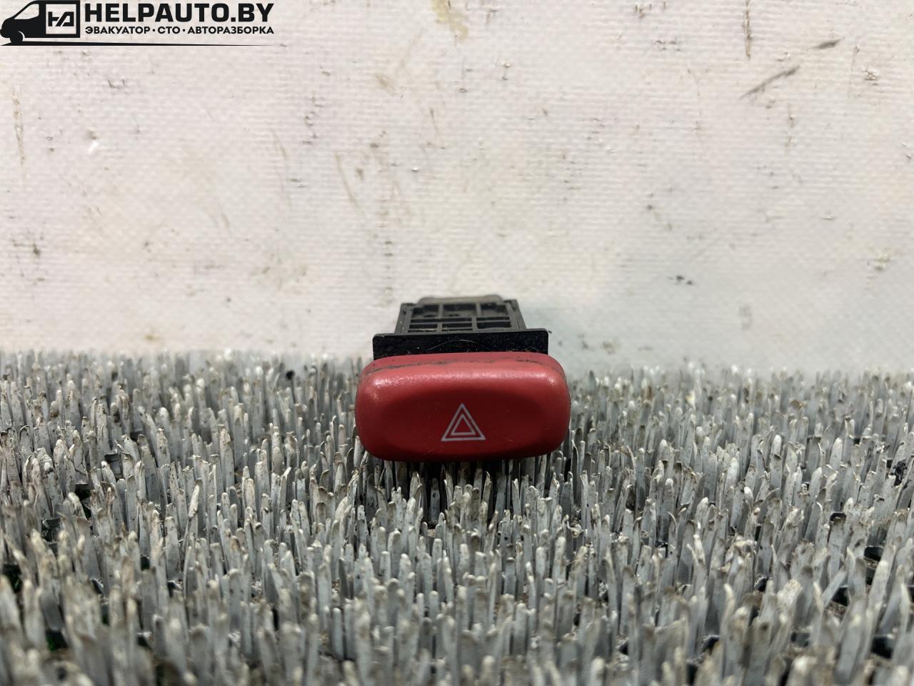 кнопка аварийной сигнализации Suzuki Baleno 1 поколение 2002, 1.5 л., бензин, МКПП, чёрный, седан - фото №1