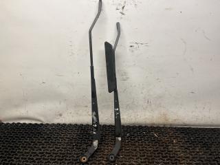 щеткодержатель (поводок стеклоочистителя, дворник) Mazda Demio 1 поколение [рестайлинг] 2001, 1.3 л., бензин, МКПП, зелёный, хетчбэк 5 дв., передний привод