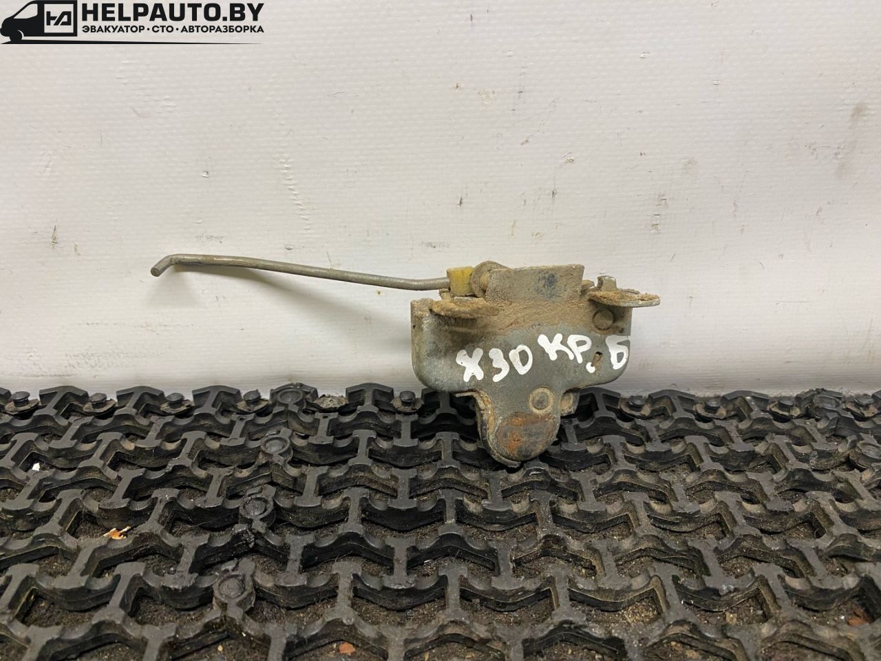 замок багажника Opel Omega B 1999, 3.0 л., бензин, АКПП, чернозеленый, седан, задний привод - фото №1