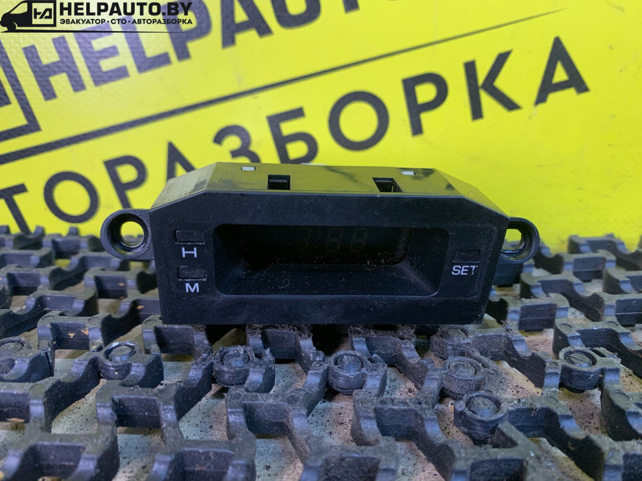 часы Mazda 626 3 поколение GD (1987 - 1992), 2.0 л., бензин, МКПП, желтый, седан, передний привод - фото №1