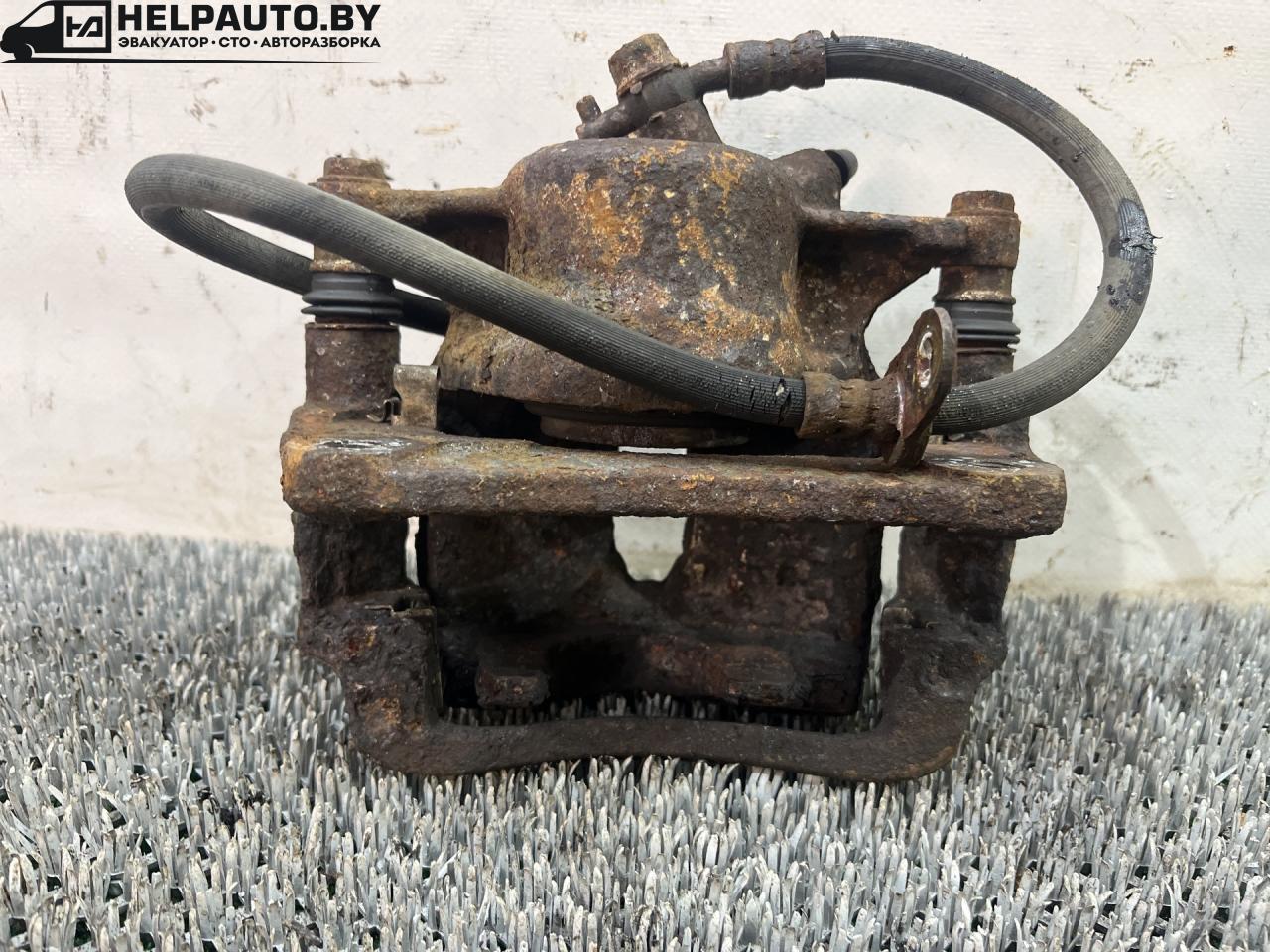 суппорт передний правый Toyota Carina E 1 поколение T190 1995, 1.6 л., 4A-FE, бензин, МКПП, зелёный, хетчбэк 5 дв., передний привод - фото №1