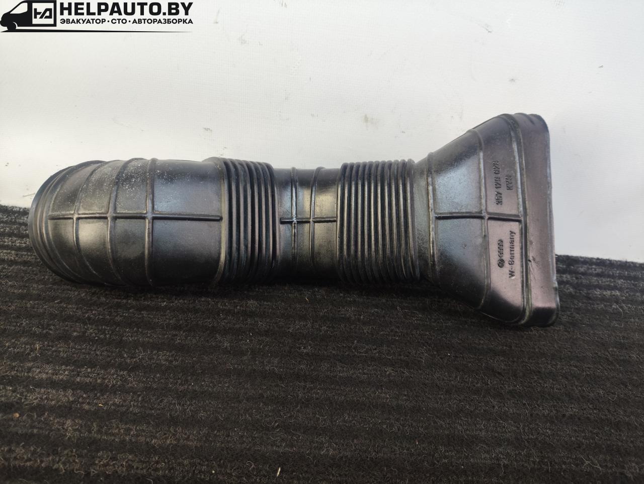 воздухозаборник Volkswagen Passat B3 1991, 1.8 л., бензин, МКПП, белый, седан, передний привод, 357129628 - фото №1