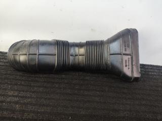 воздухозаборник Volkswagen Passat B3 1991, 1.8 л., бензин, МКПП, белый, седан, передний привод, 357129628