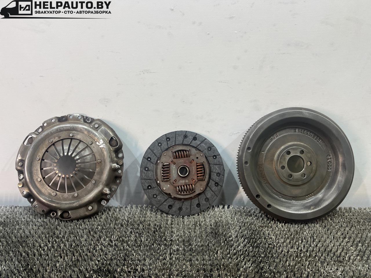 комплект сцепления Volkswagen Passat B3 1991, 1.8 л., бензин, МКПП, белый, седан, передний привод, 068105271F - фото №1