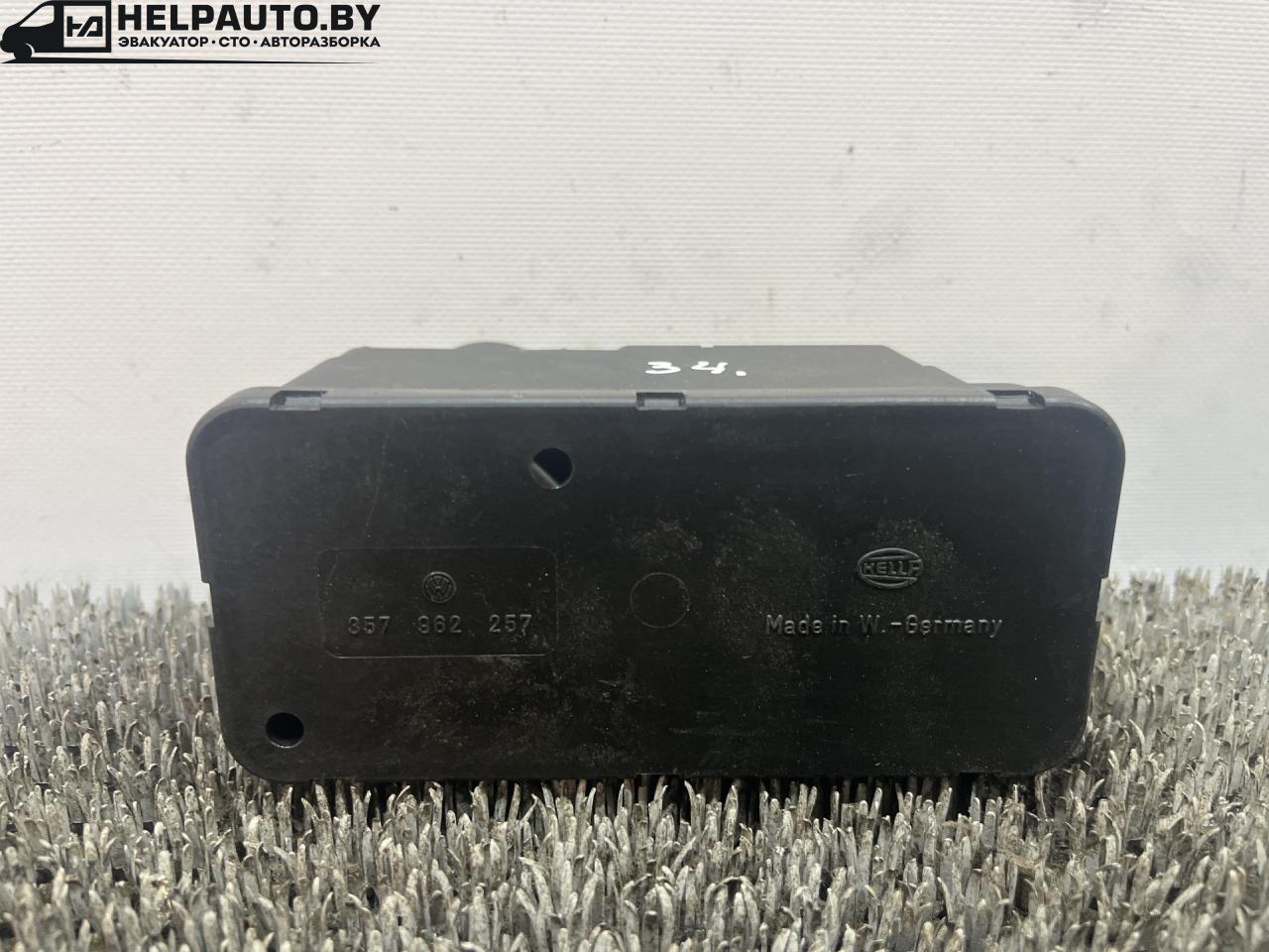 компрессор центрального замка Volkswagen Passat B3 1991, 1.8 л., бензин, МКПП, белый, седан, передний привод, 357962257 - фото №1