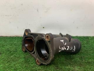 фланец (тройник) системы охлаждения Ford Focus 2 поколение 2006, 1.6 л., HWDA, бензин, МКПП, красный, хетчбэк 5 дв., передний привод