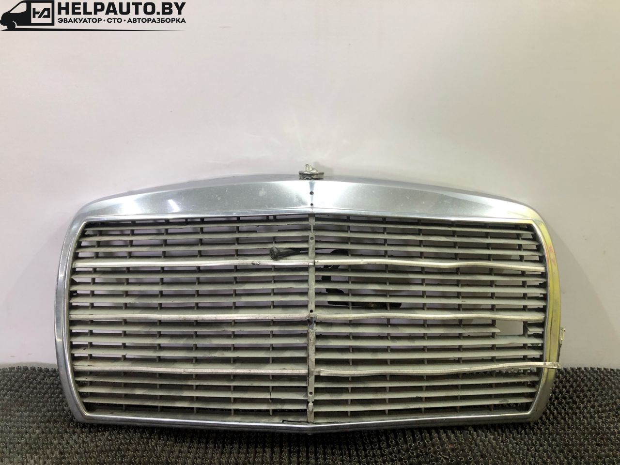 решетка радиатора Mercedes-Benz W123 1 поколение 1983, 2.0 л., дизель, МКПП, седан - фото №1