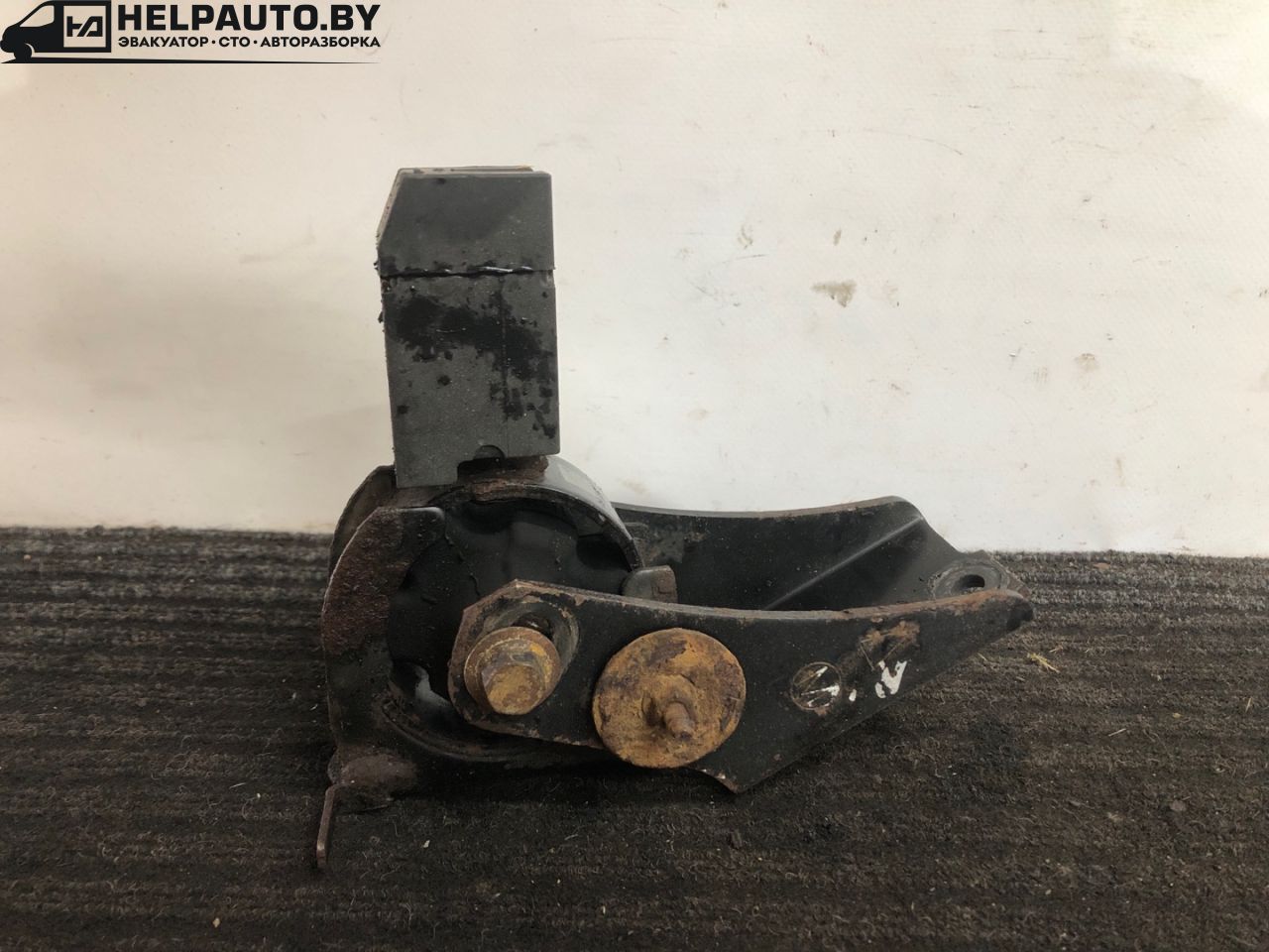 подушка крепления двигателя Toyota RAV4 2 поколение (XA20) 2002, 2.0 л., дизель, МКПП, серебристый, седан - фото №1