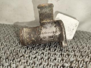 фланец (тройник) системы охлаждения Audi 80 8C/B4 1994