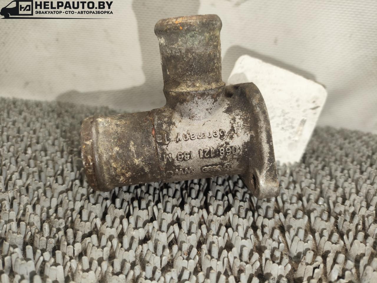 фланец (тройник) системы охлаждения Audi 80 8C/B4 1994 - фото №1