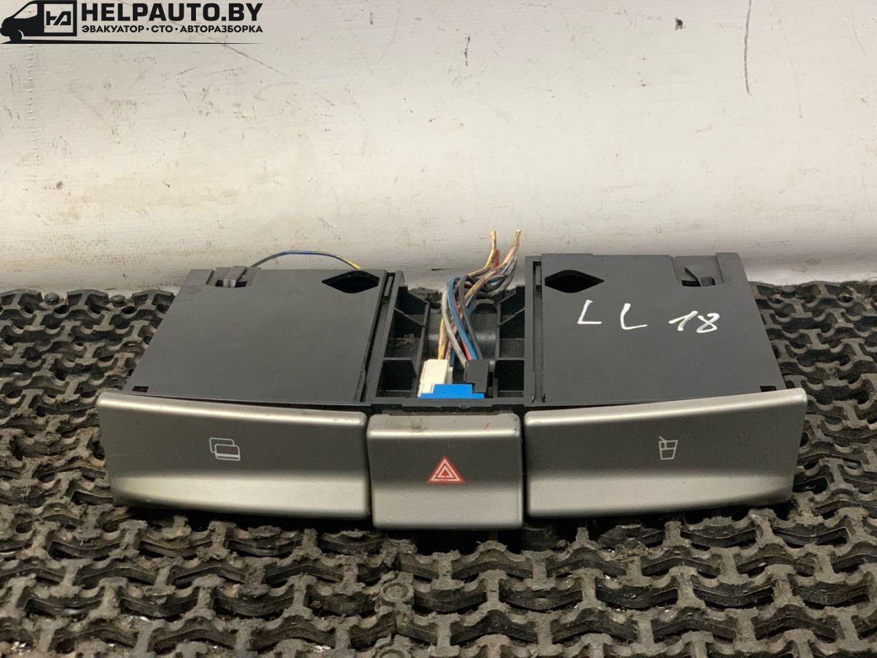 подстаканник Lancia Lybra 1 поколение 839 2000, 1.8 л., i, 839 A9.000, бензин, МКПП, синий, универсал, передний привод - фото №1