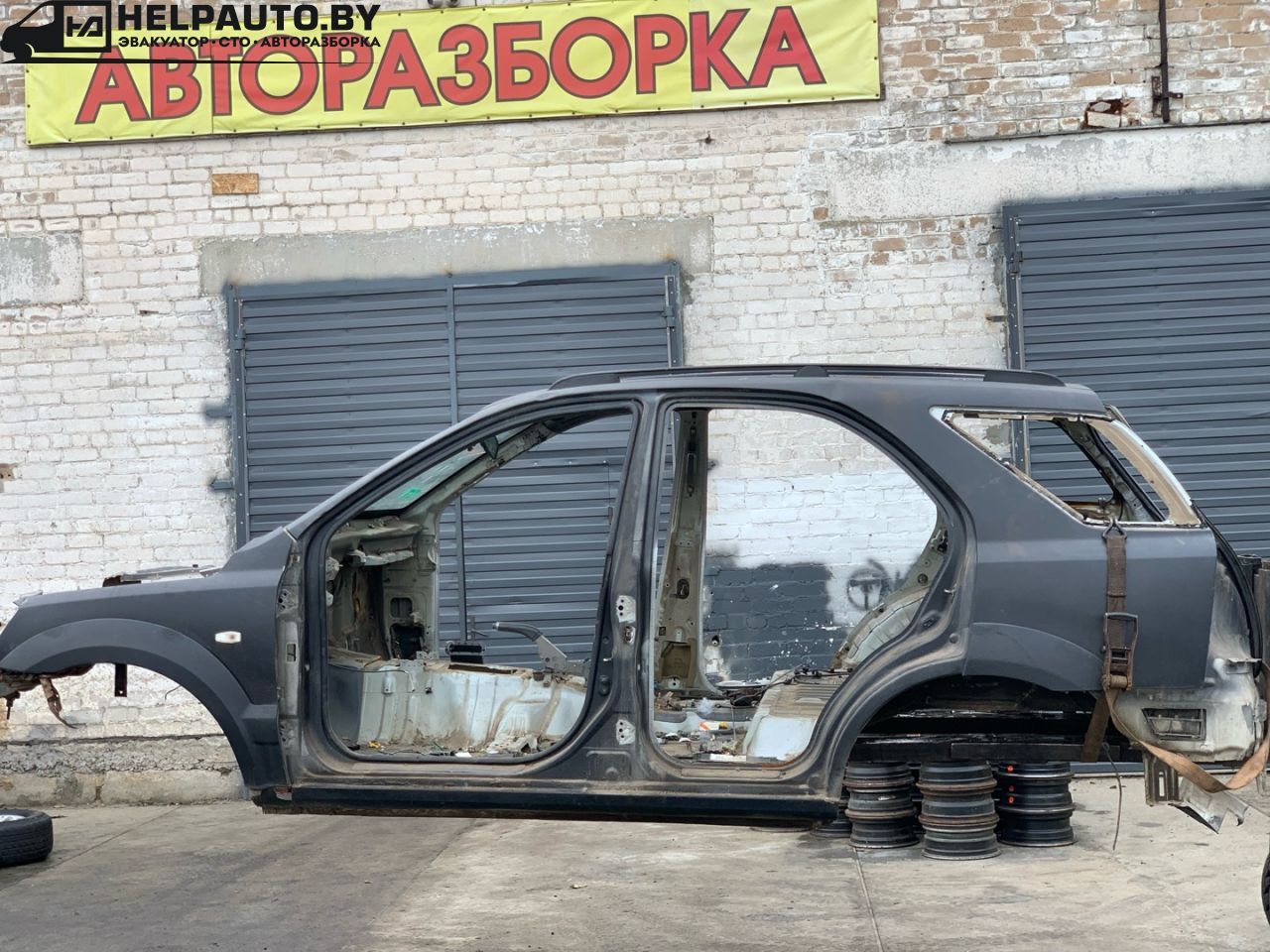 часть кузова (вырезанный элемент) Kia Sorento 1 поколение 2005, 2.5 л., CRDi, D4CB, дизель, МКПП, черный, внедорожник 5 дв., полный подключаемый привод - фото №1