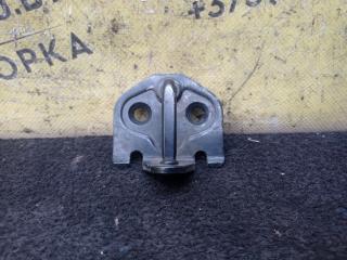 ответная часть (скоба) замка двери Ford Focus 2 поколение 2006, 1.6 л., HWDA, бензин, МКПП, красный, хетчбэк 5 дв., передний привод