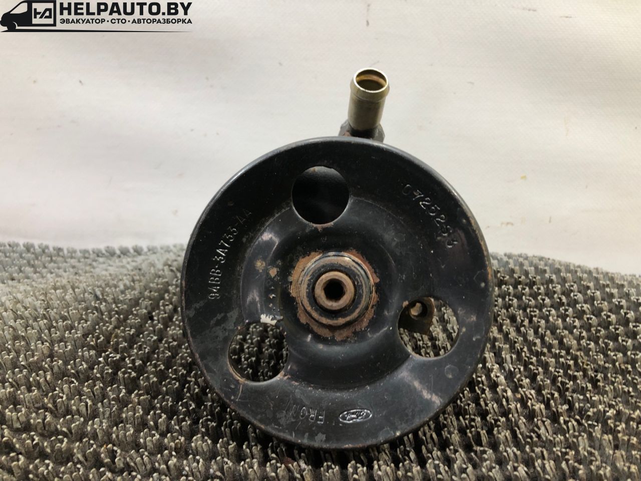 насос гидроусилителя руля Ford Mondeo 1 поколение 1996, 2.0 л., бензин, МКПП, серебристый, седан, передний привод - фото №1