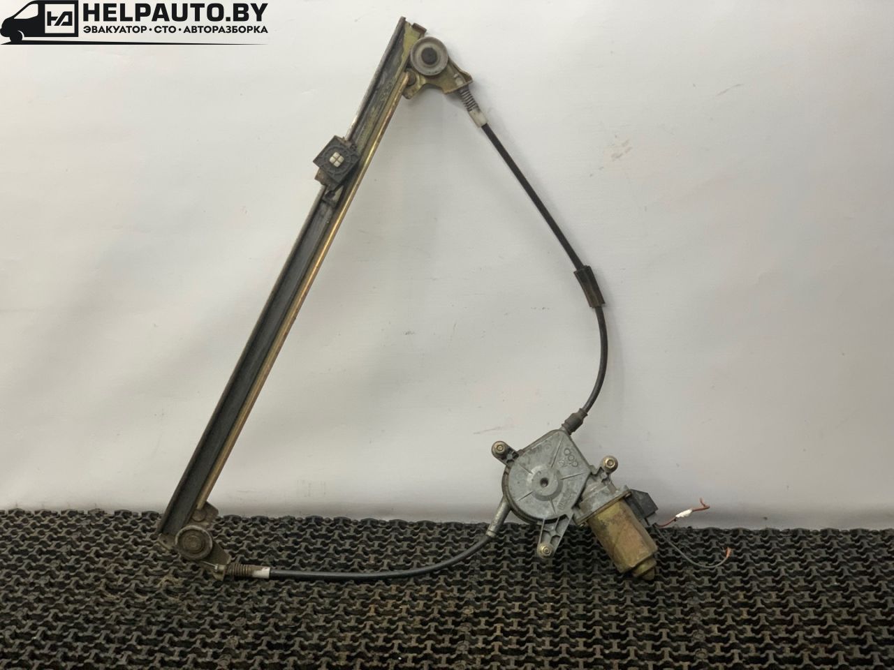 стеклоподъемник передний правый Peugeot 405 1 поколение 1991, 1.8 л., дизель, МКПП, красный, универсал - фото №1