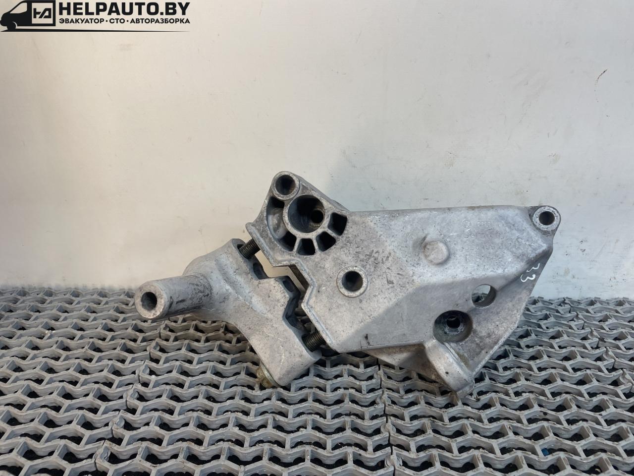 кронштейн двигателя Volkswagen Jetta 4 поколение 2001, 2.0 л., AQY, бензин, МКПП, синий, седан, передний привод, 038199207H - фото №1