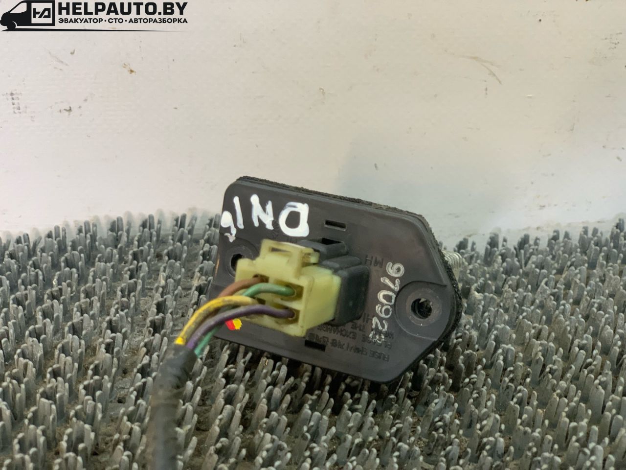 сопротивление печки Daewoo Nubira J100 1998, 1.6 л., i, A16DMS, бензин, МКПП, зелёный металлик, хетчбэк 5 дв., передний привод - фото №1
