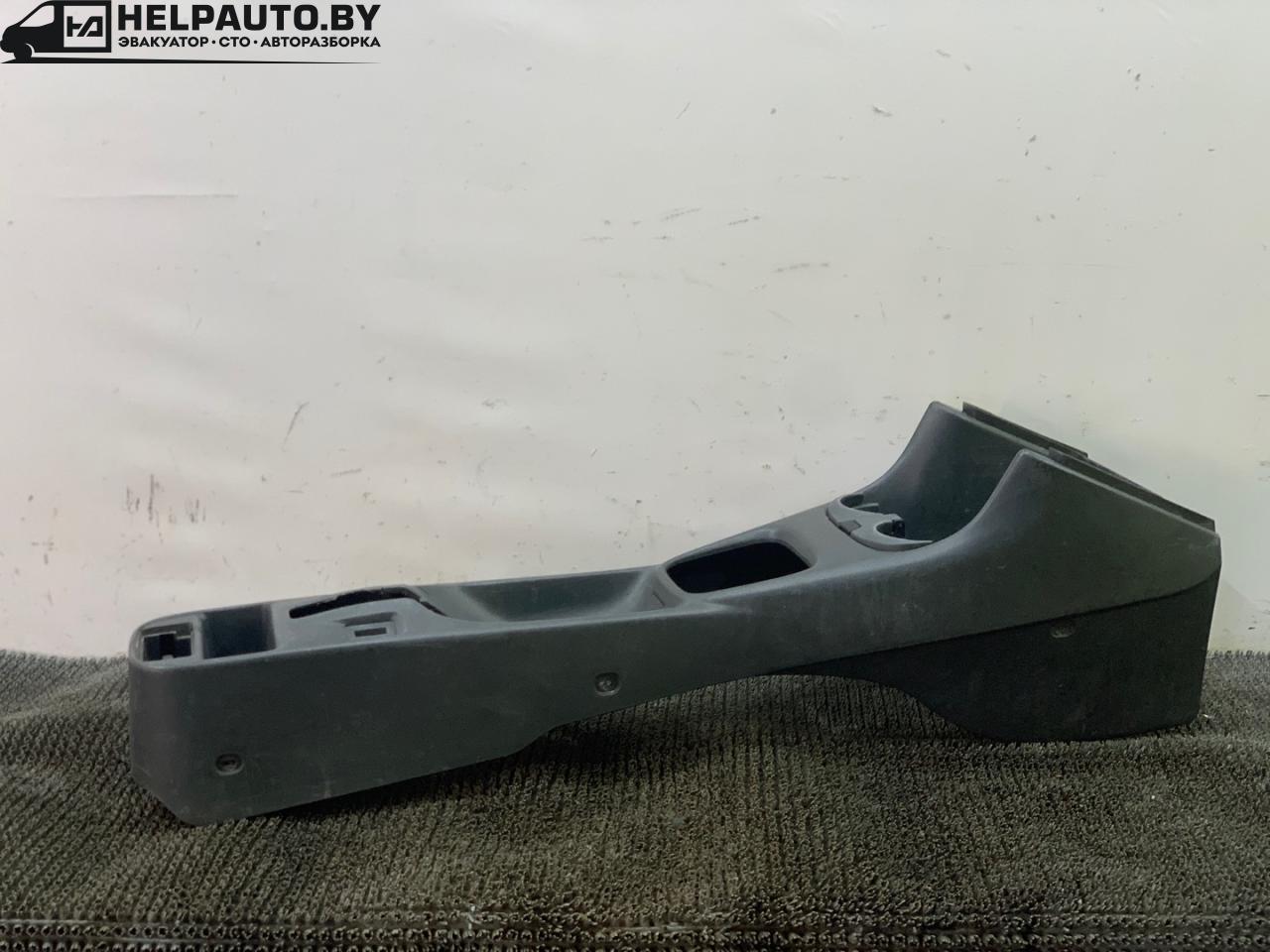консоль салона Mazda 626 GF 1997, 2.0 л., дизель, МКПП, зелёный, хетчбэк 5 дв., передний привод - фото №1