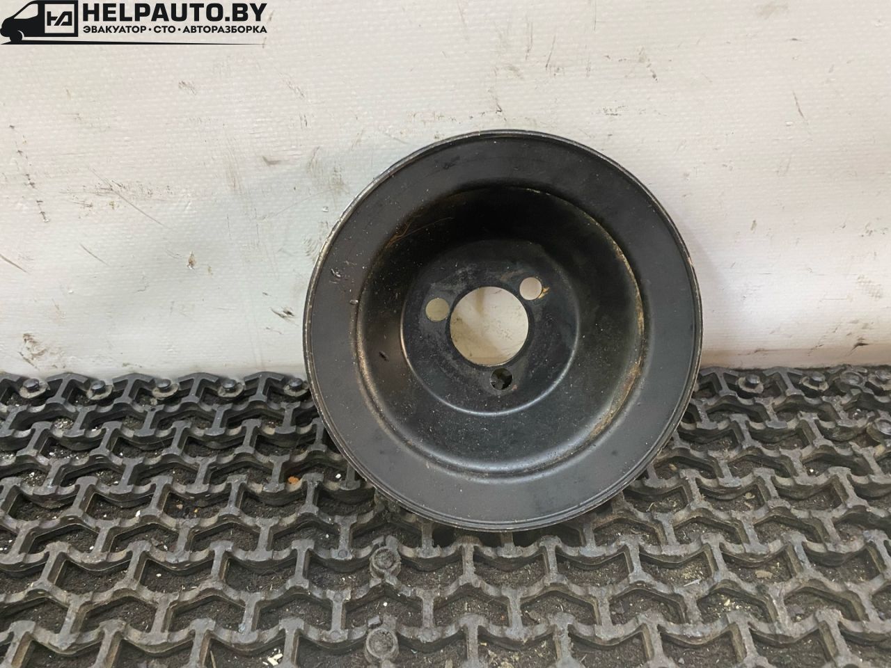 шкив помпы Volkswagen Santana 1 поколение 1988, 1.6 л., бензин, синий, передний привод - фото №1